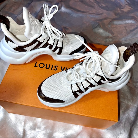 LV Archlight Sneaker - Picture 14 of 17